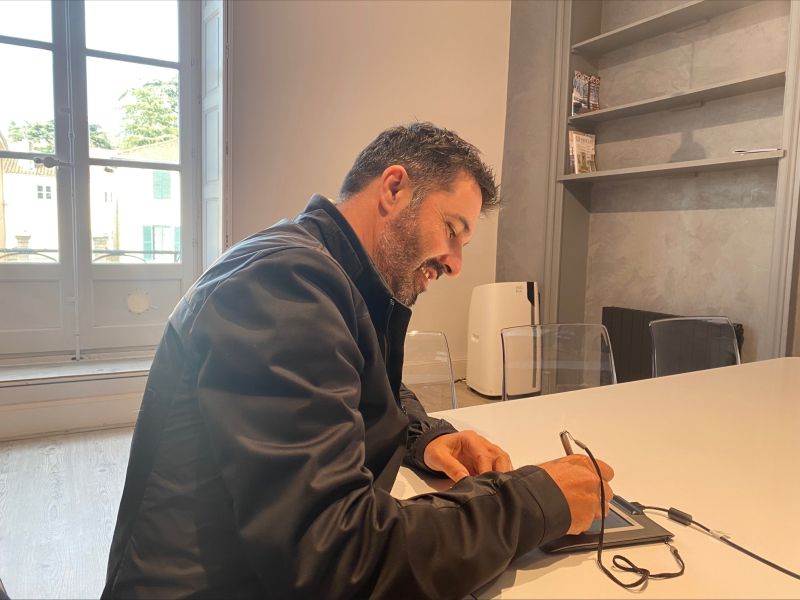 signature de l'acquisition du parc aquatique de Trévoux