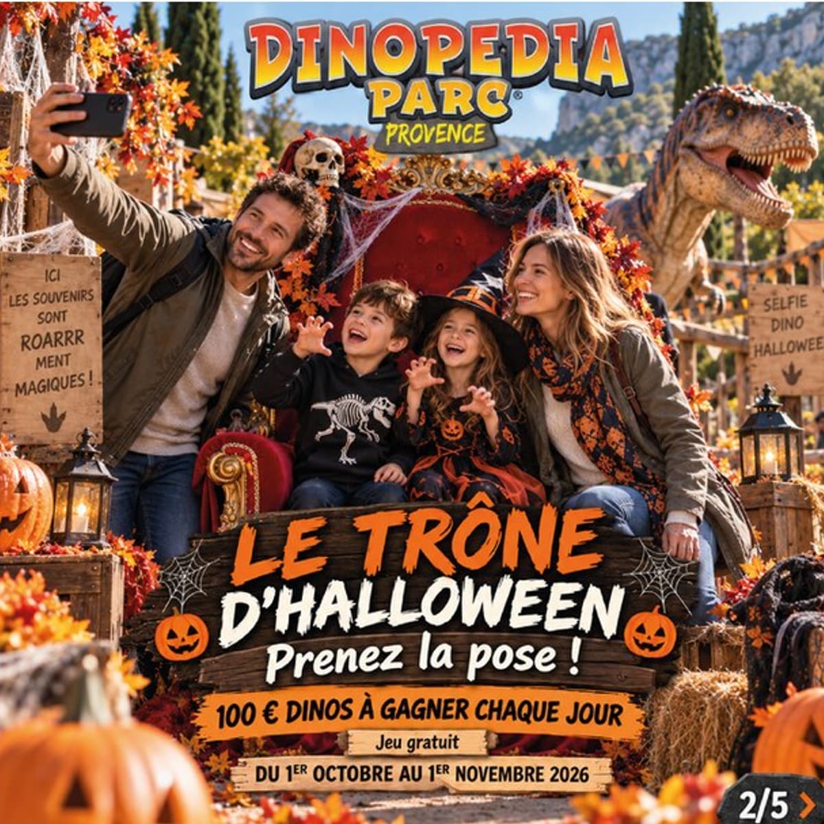 Une famille prend la pose sur le Trône d’Halloween du parc.